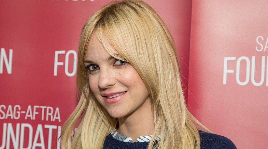 Anna Faris returns to work ‘with a smile’