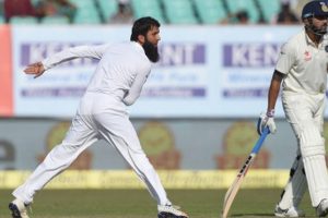 Moeen advises England to stay patient on day 3