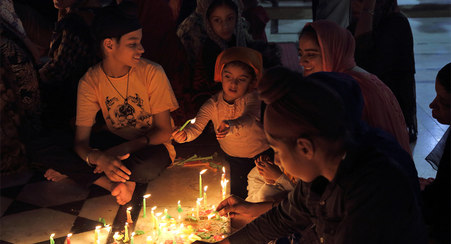 Devotees of all ages participate in the festival which is a celebration of Guru Hargobind Ji's release from jail during the Mughal oppression (Photo: Varun Joshi/SNS) img