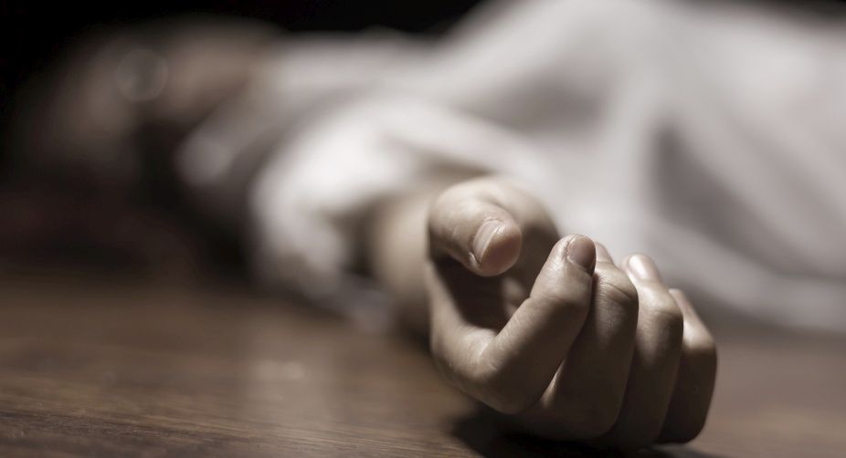 Girl student of Noida found dead under mysterious circumstances
