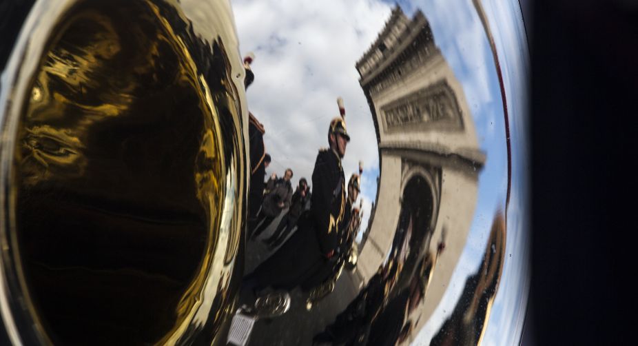 The brass band of French Republican Guards is reflected on a brass instrument prior to the arrival of French President for the Armistice Day commemorations (Photo: Etienne Laurent/Pool/AFP) img