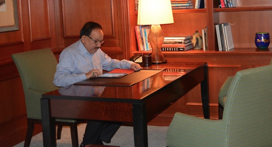 Harsh Vardhan takes charge of environment ministry