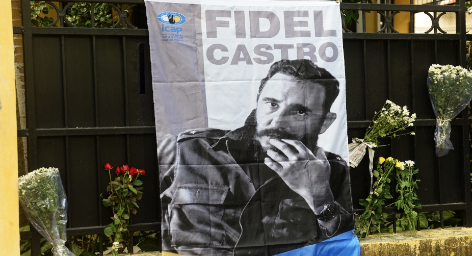 Fidel Castro’s signed cigar box may fetch $20,000 at auction