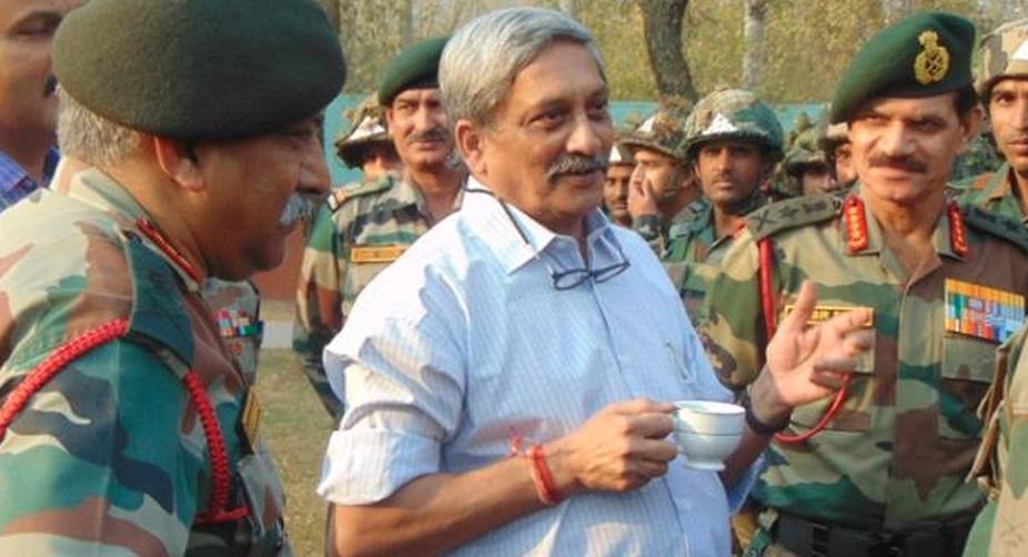 Personally monitoring food served to Army: Parrikar