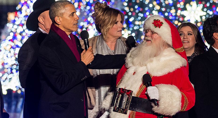 President Obama having a conversation with man dressed up as Santa Claus (Photo: AFP) img