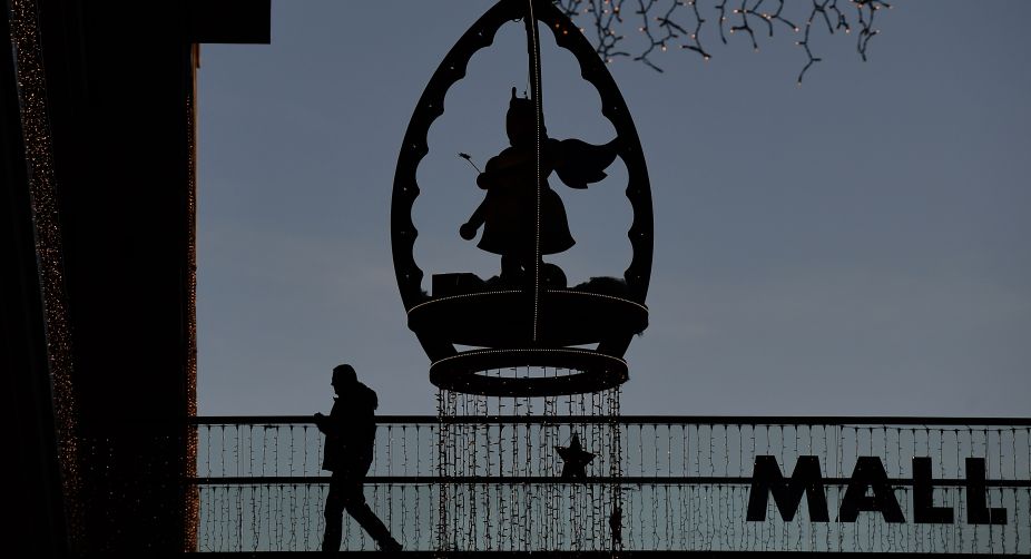 A man takes a walk at a shopping mall festively decorated for Christmas in Berlin (Photo: Tobias Scwarz/AFP) img