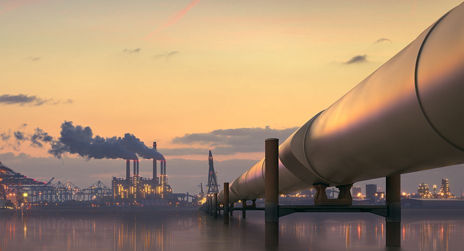 Saudi Arabia, Iraq pledge to maintain oil production cuts