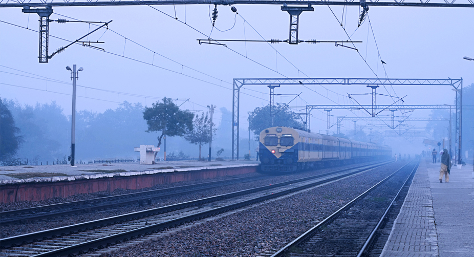 Foggy Thursday morning in Delhi, 15 trains cancelled
