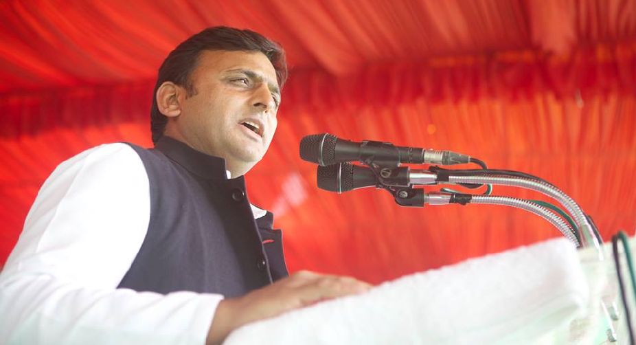 SP splits as Akhilesh seeks to take control of party