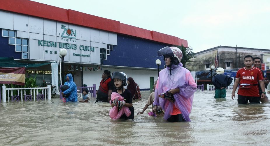 Malaysia floods force 23,000 to leave homes