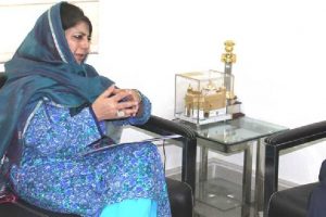 Mehbooba offers prayers on Sayeed’s first death anniversary