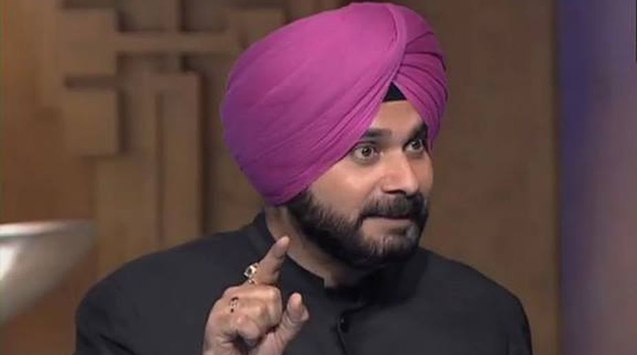 Sidhu ends suspense, to join Congress on Jan 9