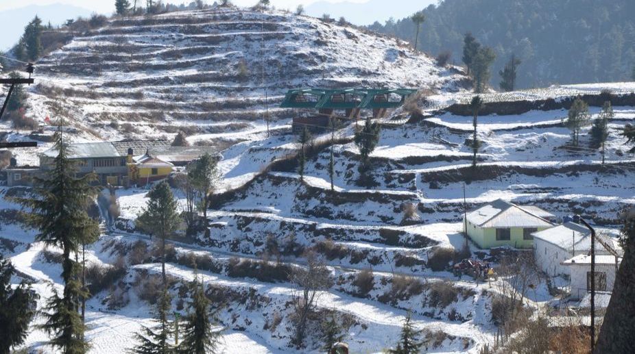 Sunny Monday in Himachal, but snow blankets Shimla, Manali