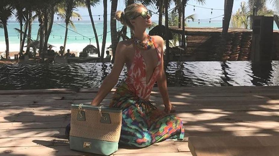 Paris Hilton suffers wardrobe malfunction