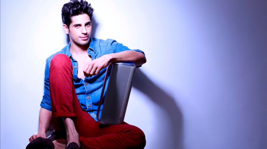 Sidharth Malhotra apologized for his comment on Bhojpuri