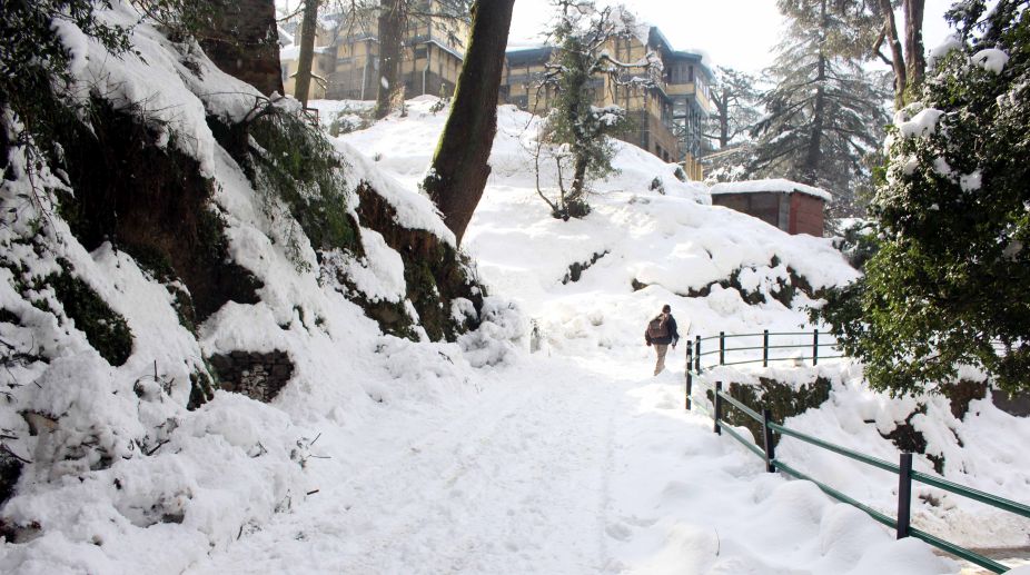 Kashmir Valley freezes at sub-zero temperatures