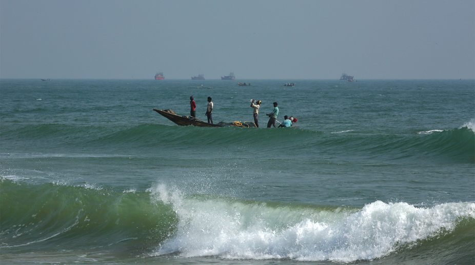 BSF apprehends 2 Pak nationals, 3 boats off Gujarat coast