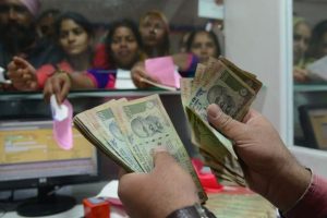 Unsound man tries to deposit notes procured from shop in bank