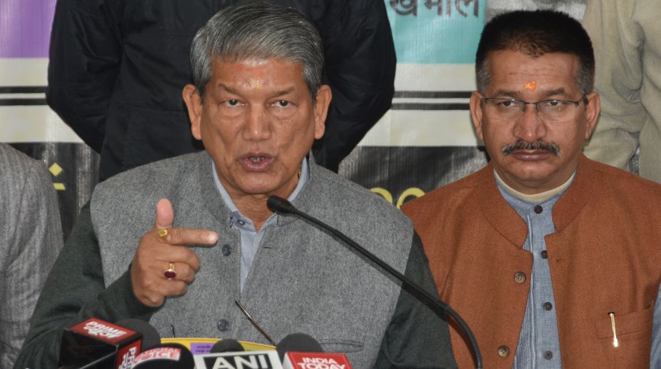 Harish Rawat goes Akhilesh way, promises free Smartphone with data to youths