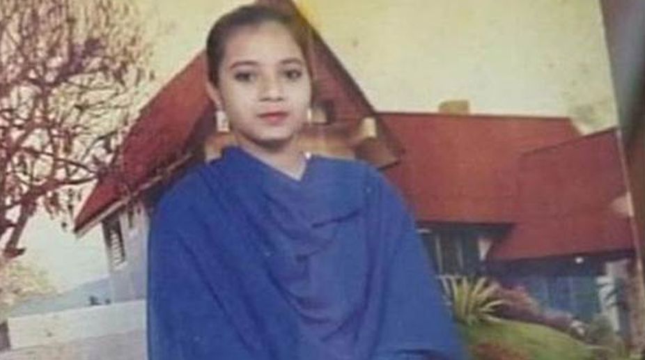 Ishrat case: SC seeks Gujarat’s response on plea against top cop