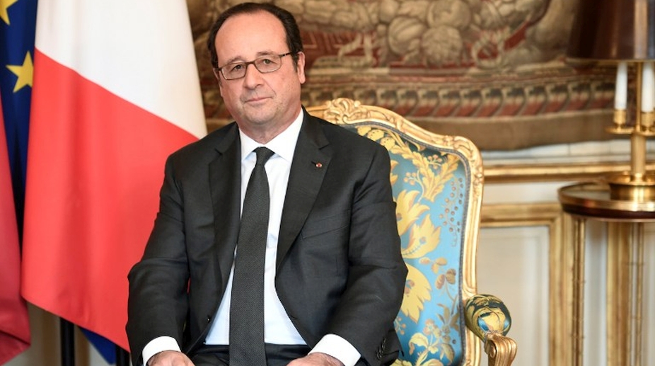 French President Hollande urges voters to vote for Emmanuel Macron