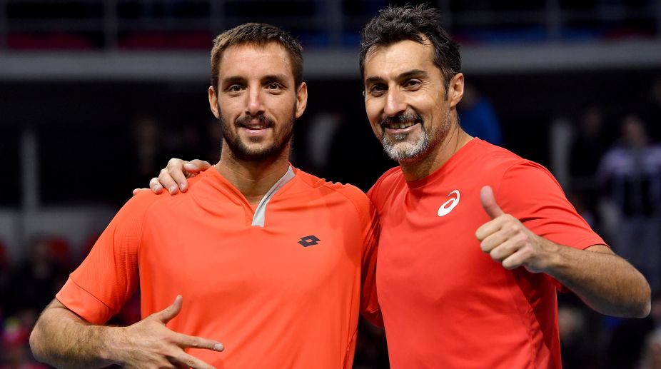 Serbia in Davis Cup last eight, champions stay alive