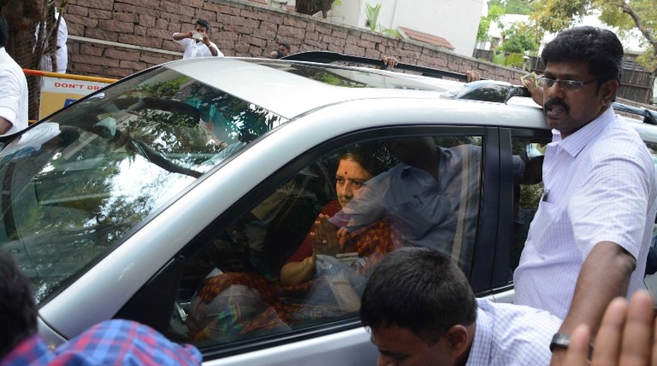 Four cars in Sasikala’s convoy damaged: Police
