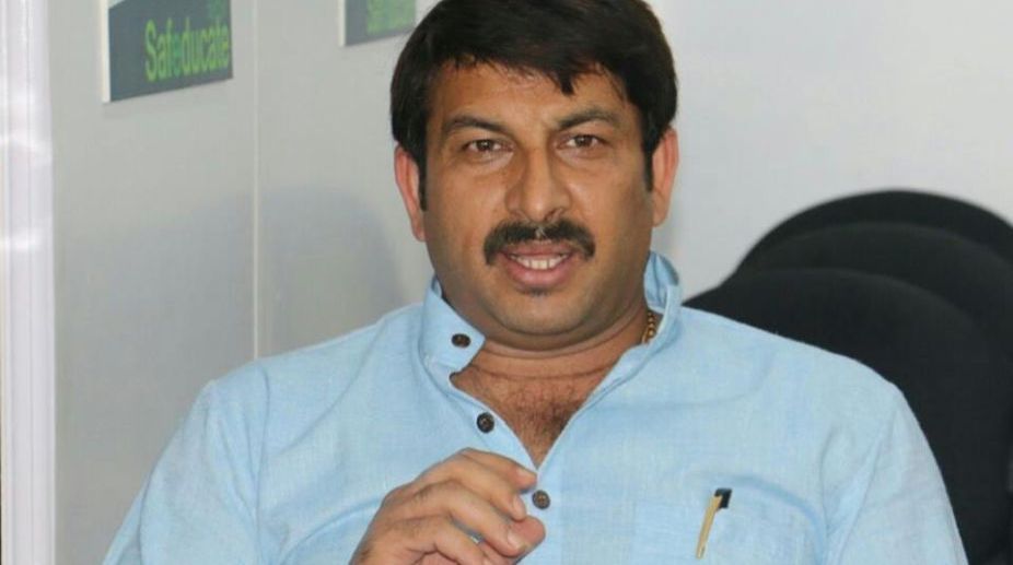 Manoj Tiwari accuses Kejriwal of unfair poll campaign