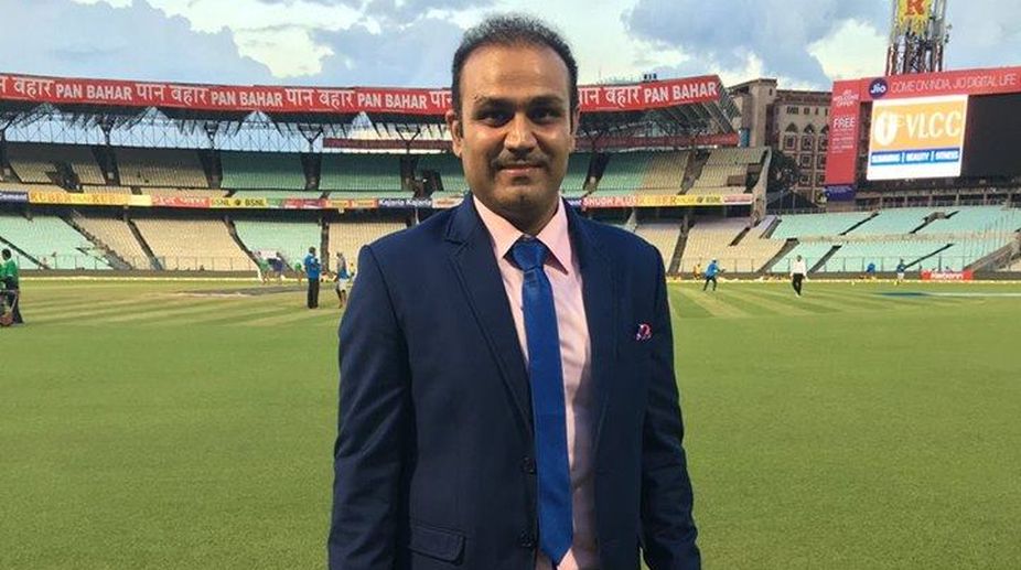 Virender Sehwag pushes Pakistani troll off the boundary rope