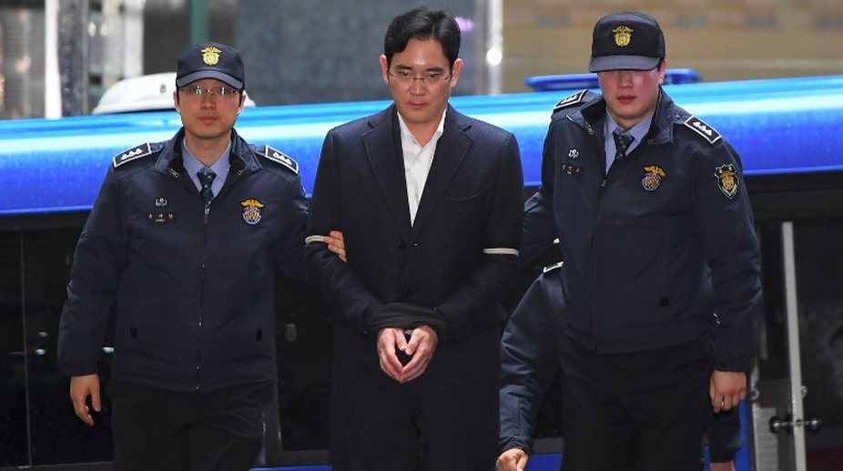Prosecutors seek 12 years prison for Samsung heir for bribery