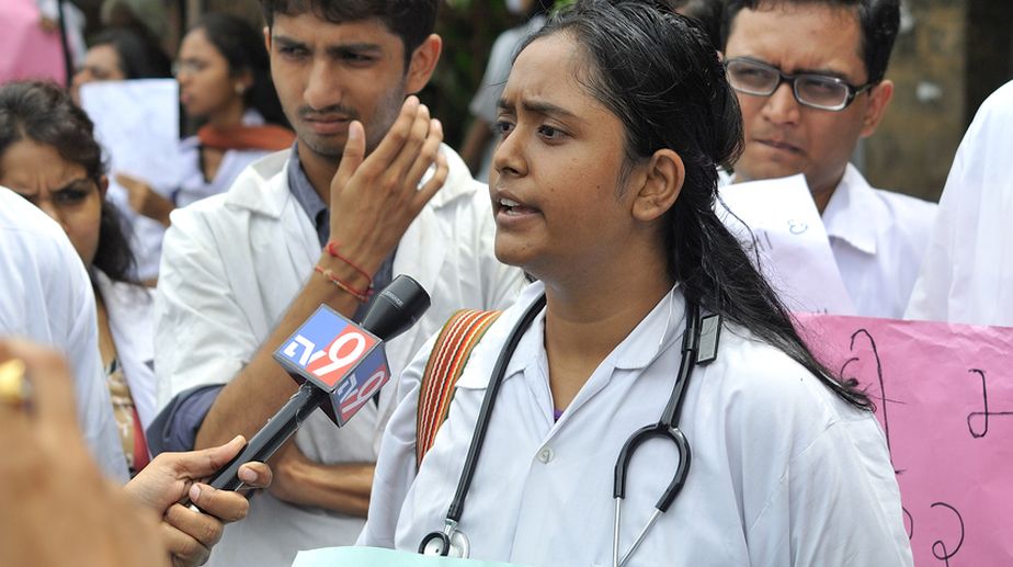 4,000 Maharashtra resident doctors go on mass leave