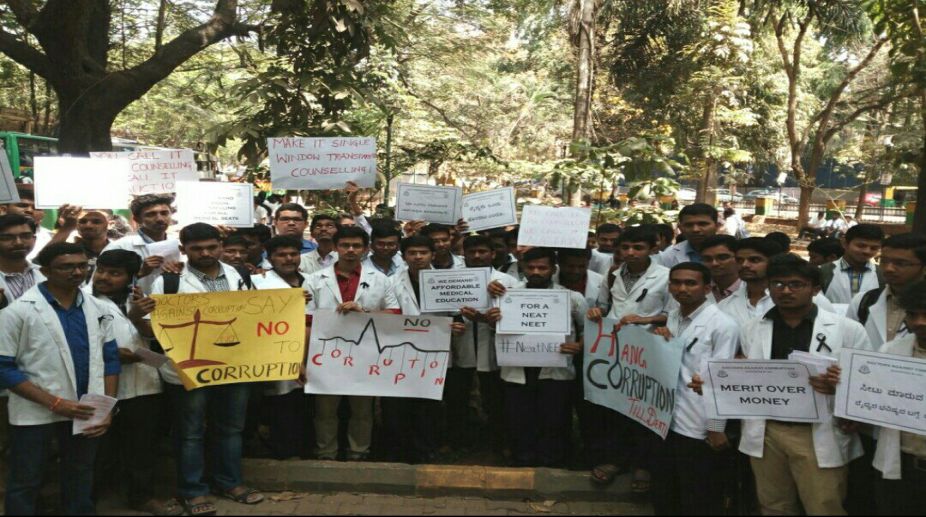 Resident doctors in Delhi go on strike, 800 surgeries postponed
