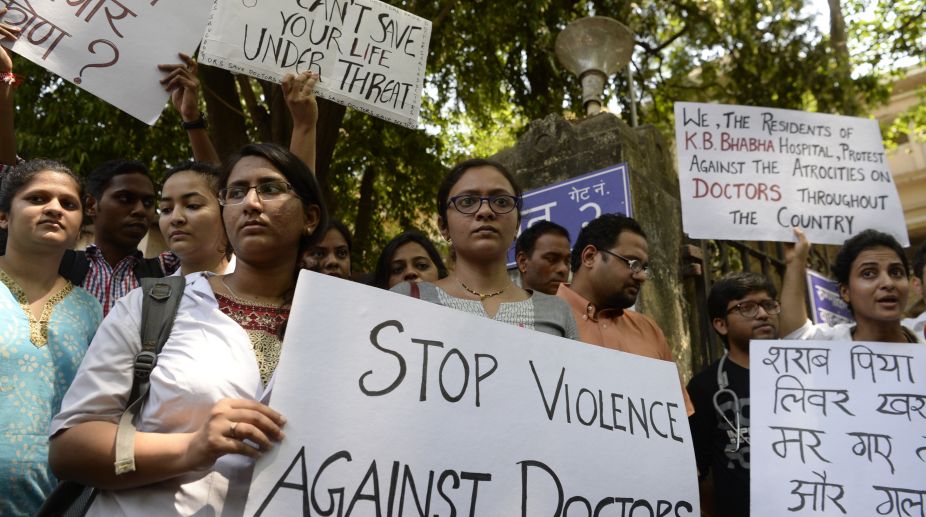 Maharashtra doctors end agitation, 135 patients die
