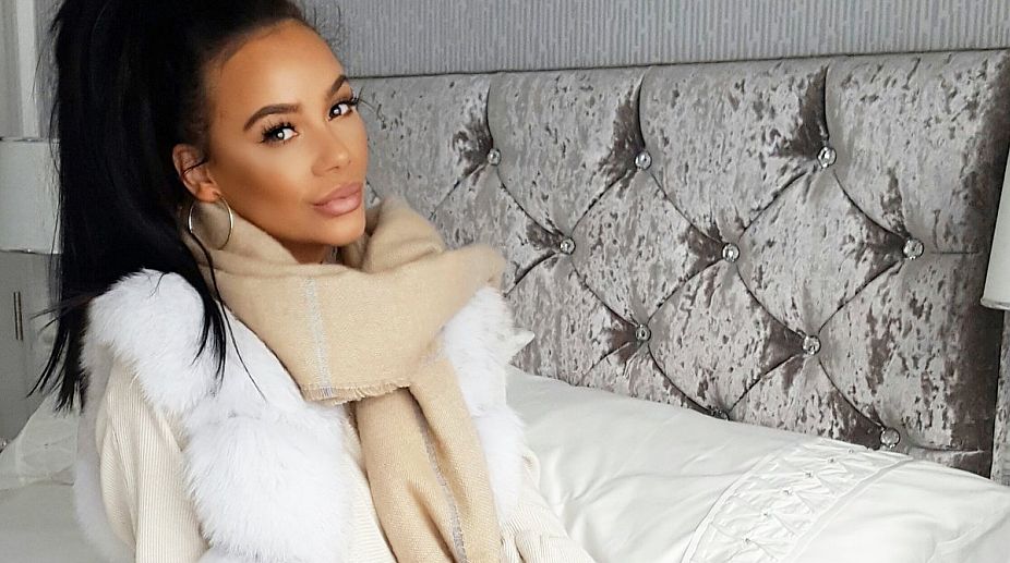 Chelsee Healey shows off her baby scan