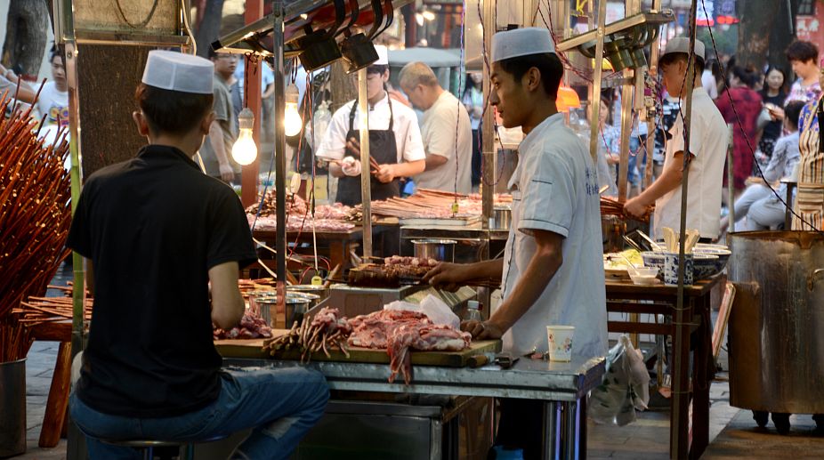 Meat sellers continue protest against crackdown on slaughterhouses