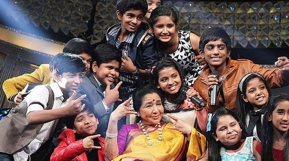 Asha Bhosle takes a step for ‘Li’l Champs’ contestants