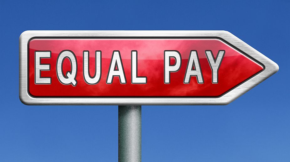 Iceland to make equal payment law for men and women