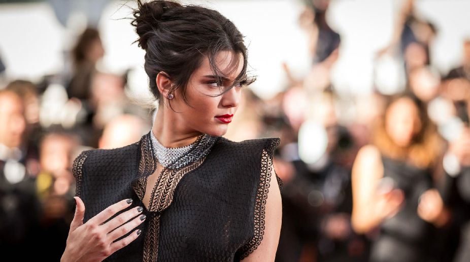 Kendall Jenner Poses Nude Behind Curtain? See the Photo!