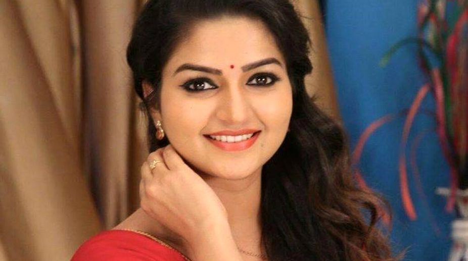 Tamil TV actress Nandhini’s husband commits suicide,blames father-in law in a note