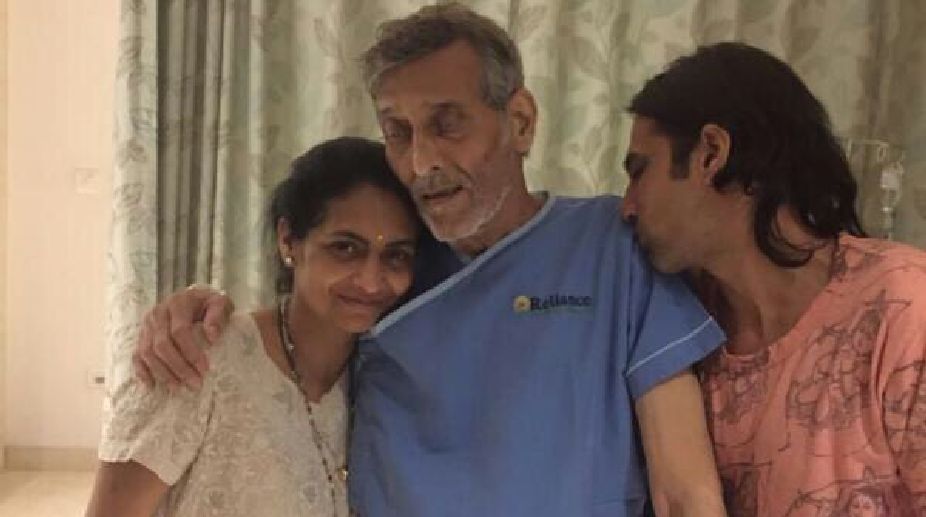 Is Vinod Khanna suffering from cancer?