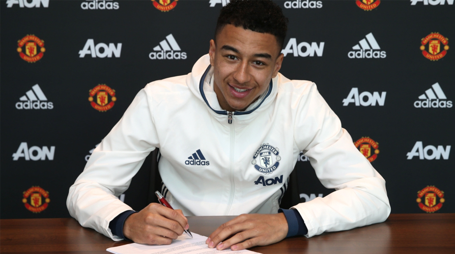 Jesse Lingard signs contract extension with Manchester United