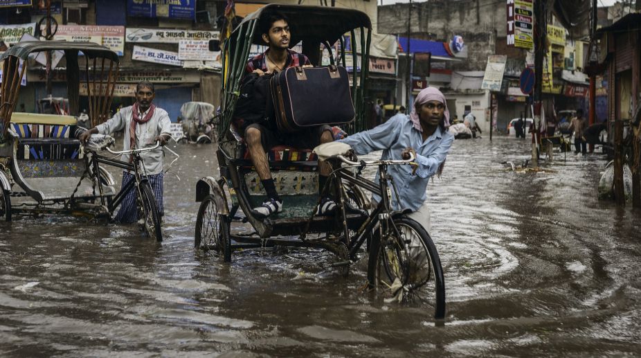 Rising rivers inundate low areas in Kashmir, flood in Srinagar
