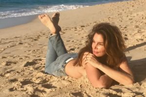 Cindy Crawford poses topless on beach
