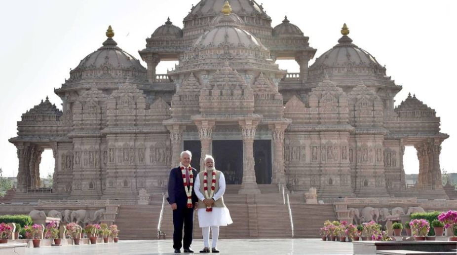 Modi, Turnbull ride metro, visit Akshardham Temple