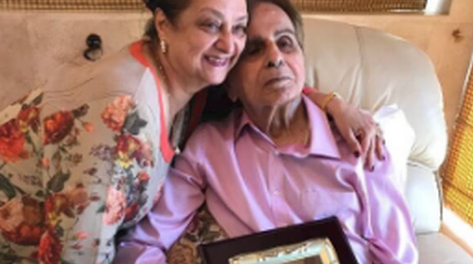 Dilip Kumar honoured with Living Legend Lifetime Award