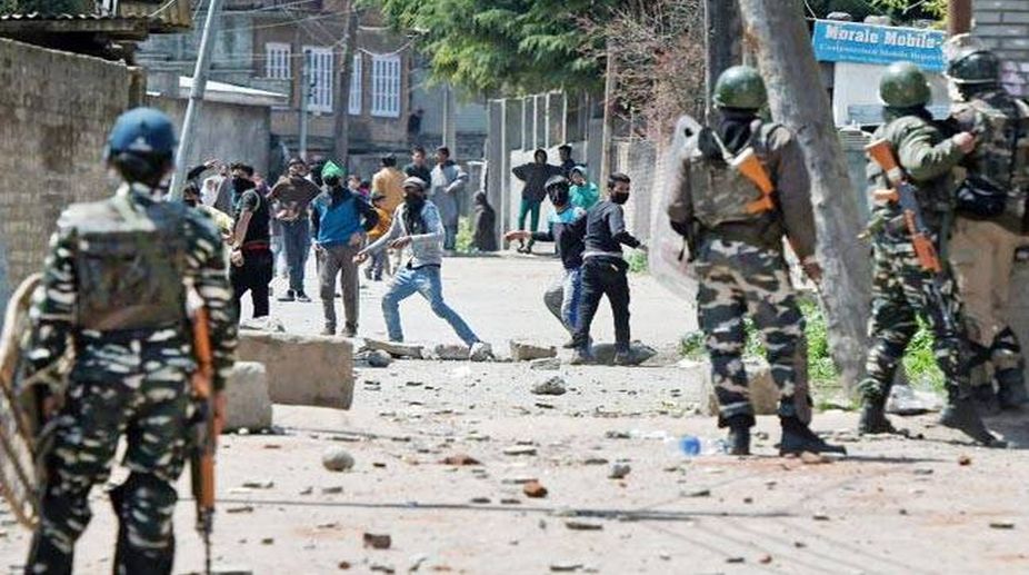 Clashes break out in Srinagar college