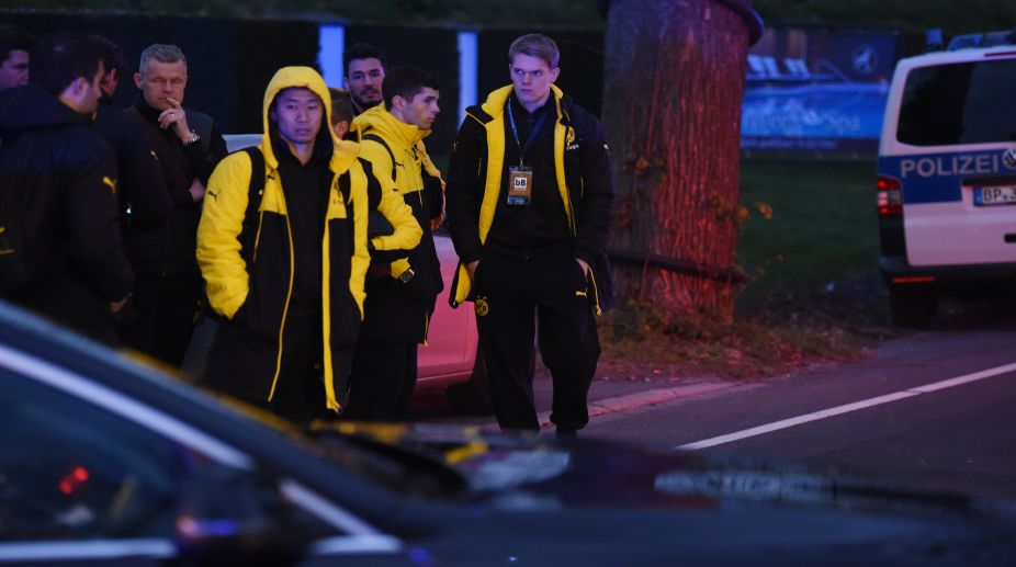 Police hunt suspect of Borussia Dortmund bus blast