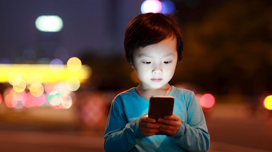 Parents heavily reliant on phones when tending to kids at home