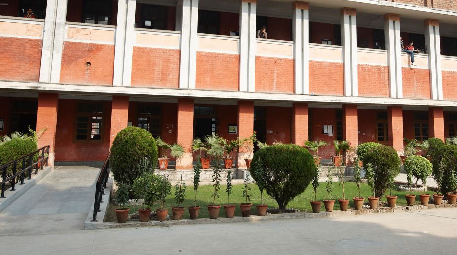 Click to find DU hostels