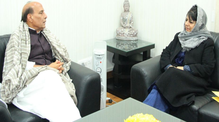 CM Mehbooba meets Rajnath Singh, discusses Kashmir situation